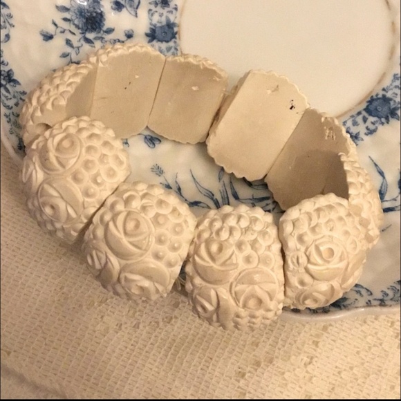 Hand Carved Roses~Meerschaum~Elastic 10 Link Bracelet~Vintage - Picture 2 of 4